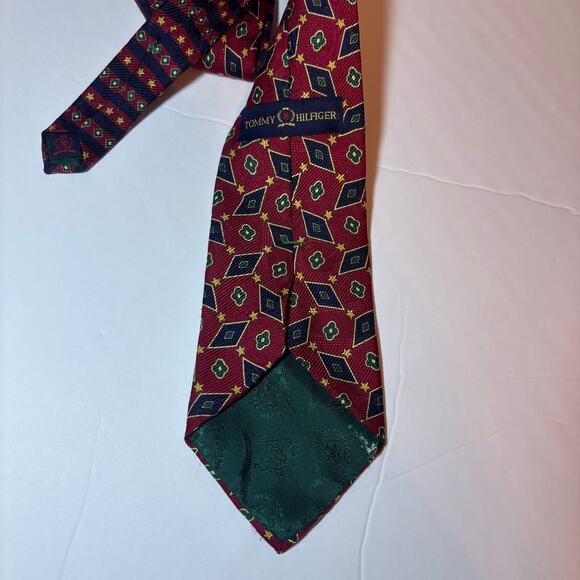 Tommy Hilfiger Men's Tie Necktie Red with Diamond Floral Star Pattern - Picture 3 of 3
